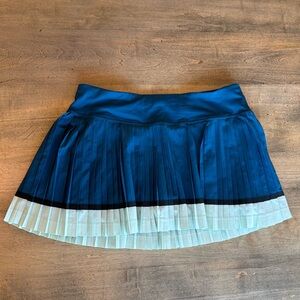 Lululemon “pleat to street” skirt - size 6